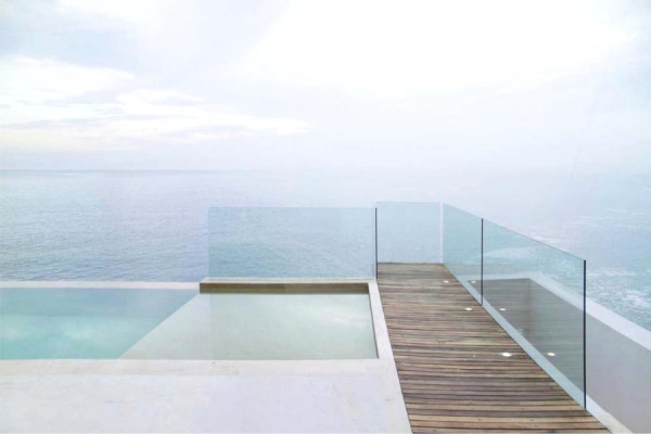 Exterior Base Shoe Installation/ Frameless Glass for Deck