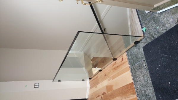 Interior Frameless Glass Guardrail with Stainless Steel Spigot Post