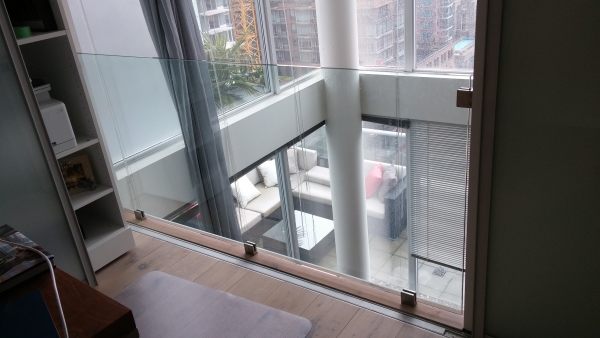 Stainless Steel Posts and Clips  with 12mm Clear Tempered Glass Guardrail